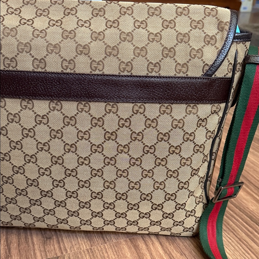 A512- Gucci crossbody bag - Picture 7 of 16